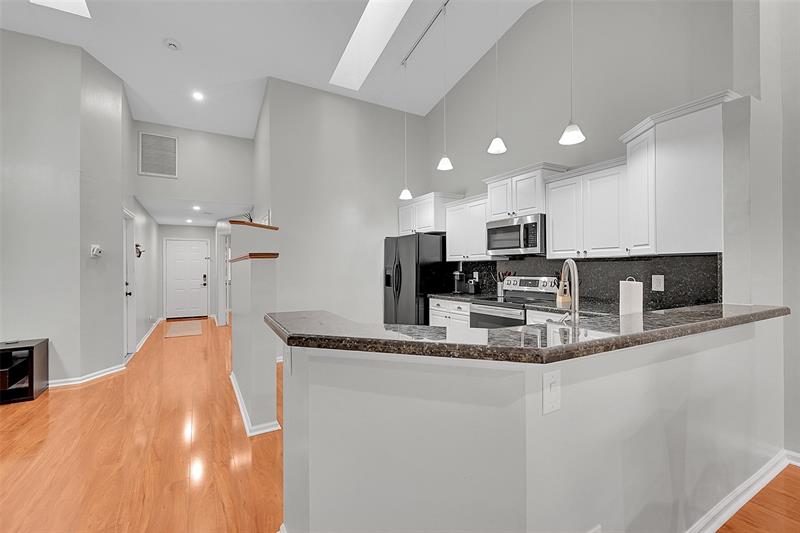 Image 5 of 25 For 7428 Pinewalk Dr S  18-4