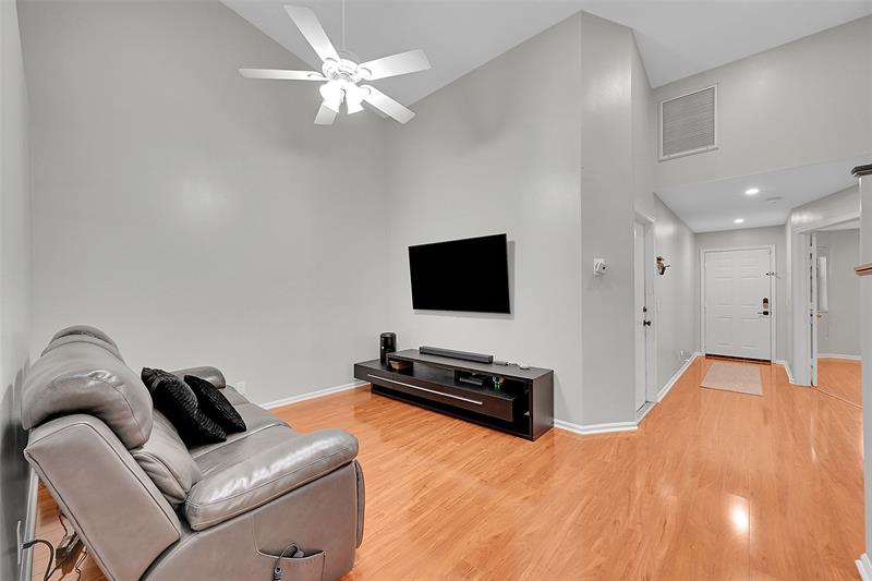 Image 9 of 25 For 7428 Pinewalk Dr S  18-4