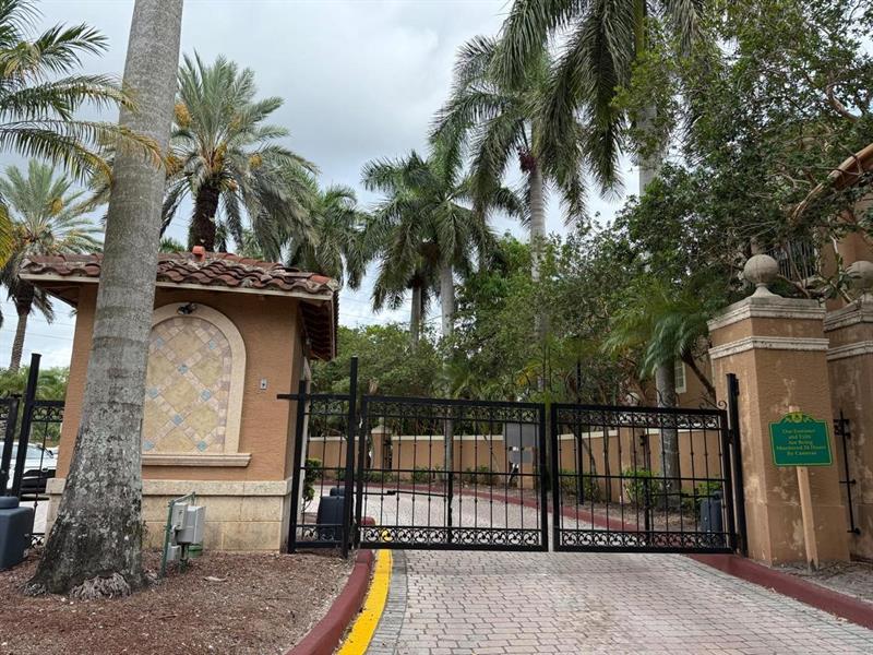 Image 19 of 28 For 4808 State Road 7  204