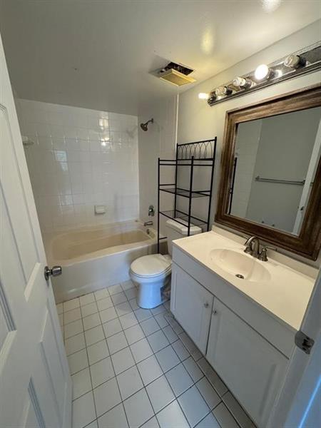 Image 4 of 28 For 4808 State Road 7  204