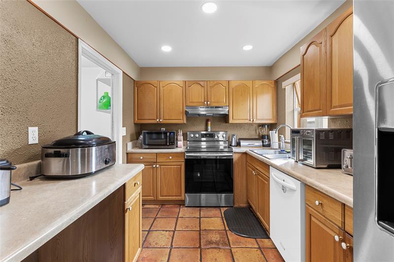 Image 16 of 35 For 7822 7th Ct  