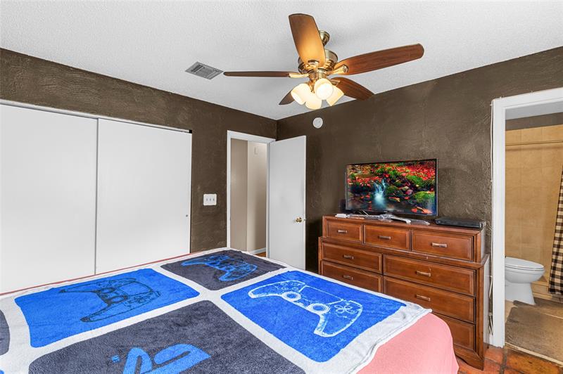 Image 20 of 35 For 7822 7th Ct  