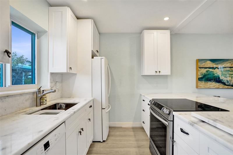 Image 7 of 19 For 4848 23 Avenue 9c