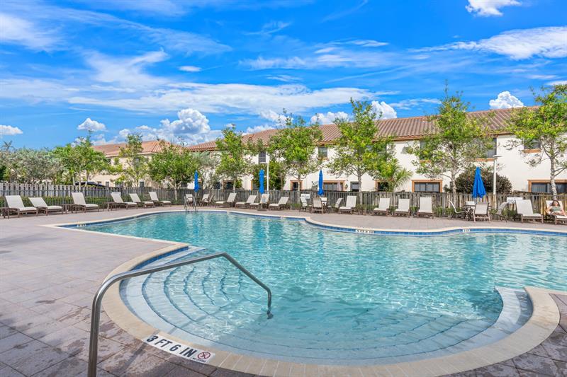 Image 24 of 25 For 9596 Town Parc Cir N  9596