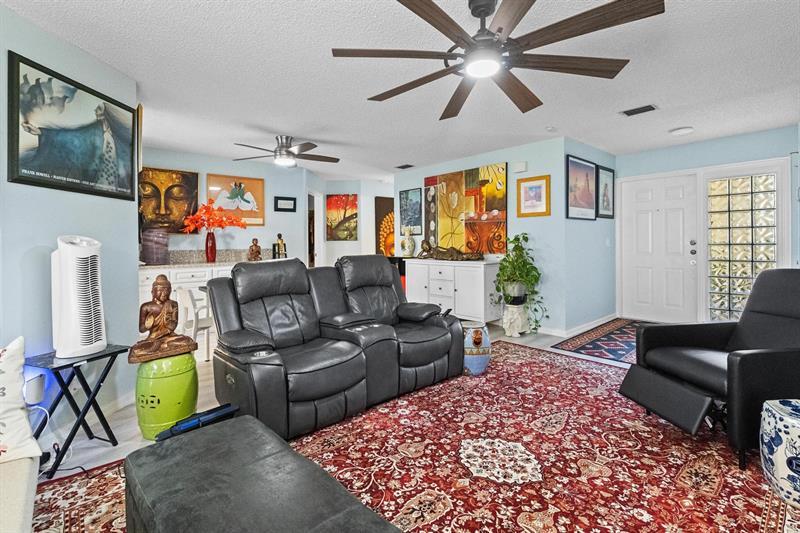 Image 11 of 39 For 3351 Emerald Oaks Dr 103