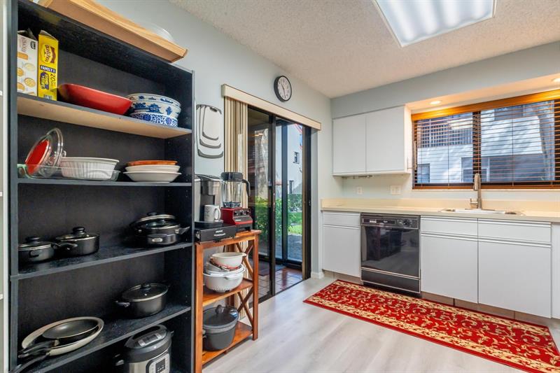 Image 16 of 39 For 3351 Emerald Oaks Dr 103