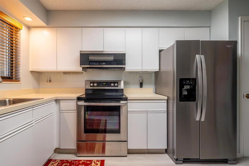 Image 17 of 39 For 3351 Emerald Oaks Dr 103