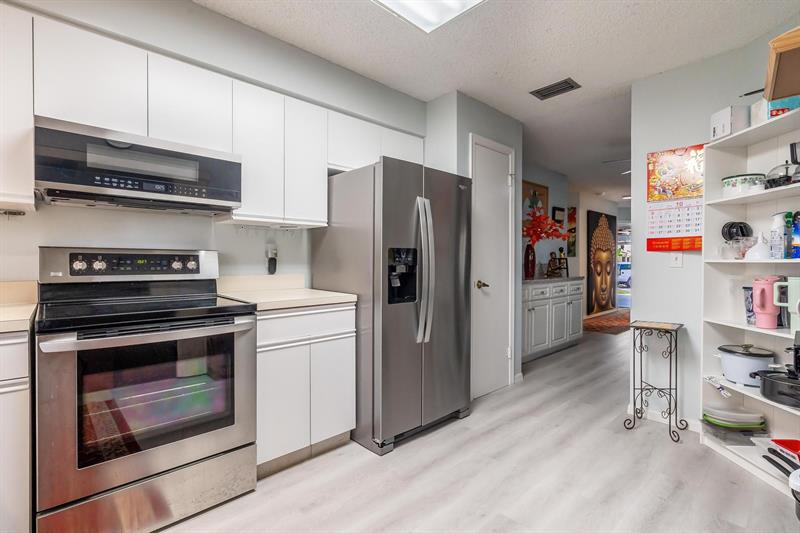 Image 18 of 39 For 3351 Emerald Oaks Dr 103