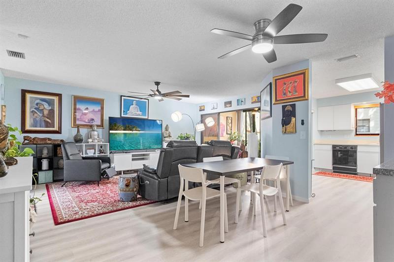 Image 22 of 39 For 3351 Emerald Oaks Dr 103