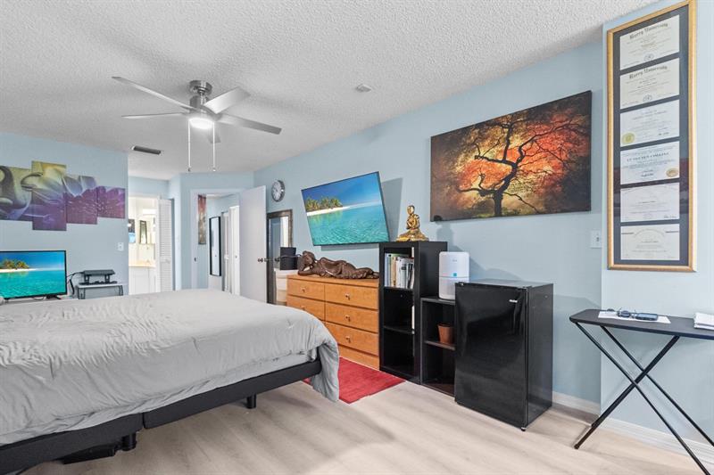 Image 25 of 39 For 3351 Emerald Oaks Dr 103