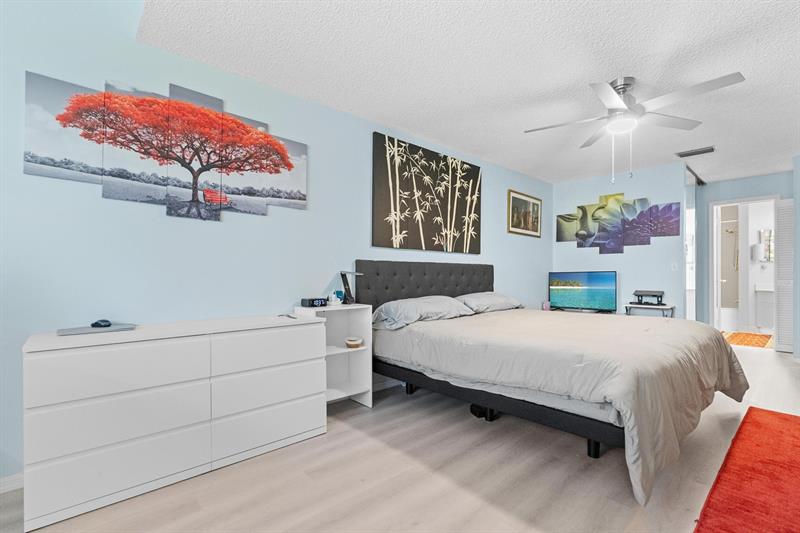 Image 26 of 39 For 3351 Emerald Oaks Dr 103