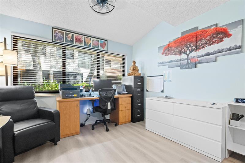 Image 27 of 39 For 3351 Emerald Oaks Dr 103