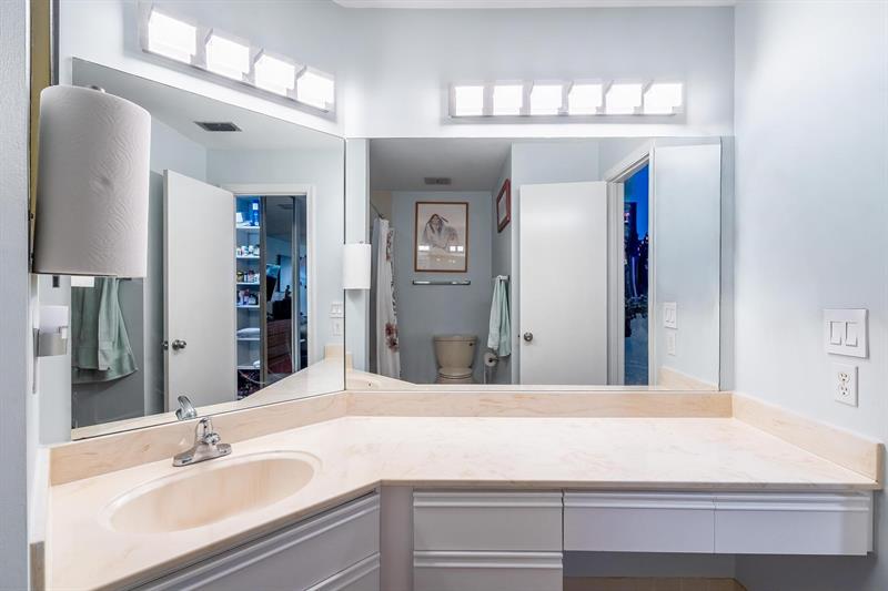 Image 30 of 39 For 3351 Emerald Oaks Dr 103