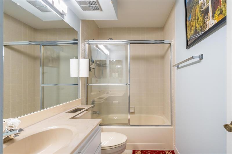 Image 31 of 39 For 3351 Emerald Oaks Dr 103