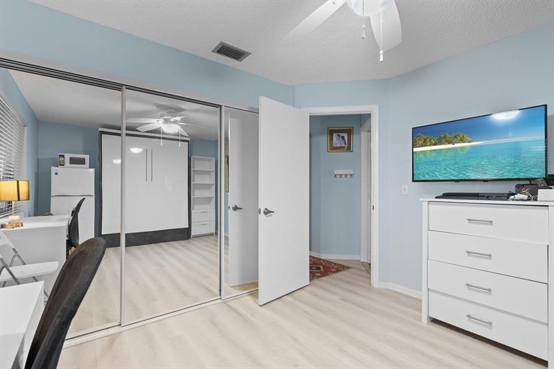 Image 34 of 39 For 3351 Emerald Oaks Dr 103