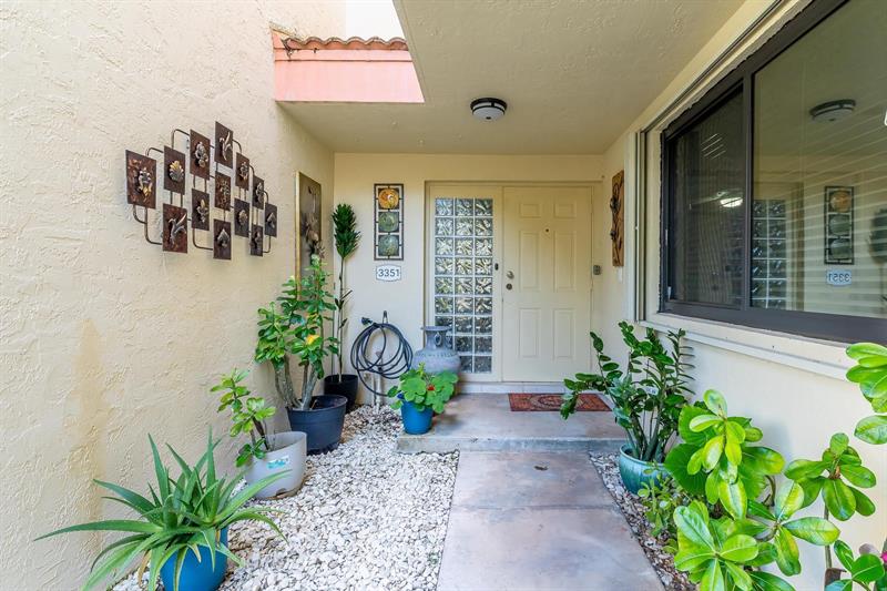 Image 4 of 39 For 3351 Emerald Oaks Dr 103