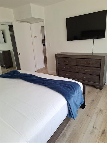 Image 3 of 11 For 684 37th St  3