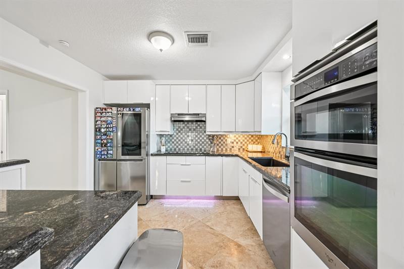 Image 12 of 39 For 600 5th Ct  