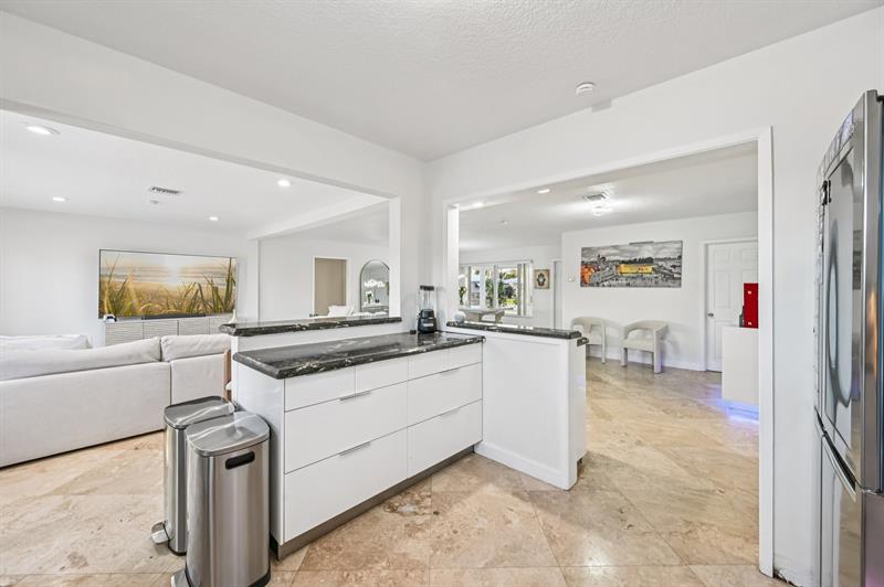 Image 13 of 39 For 600 5th Ct  