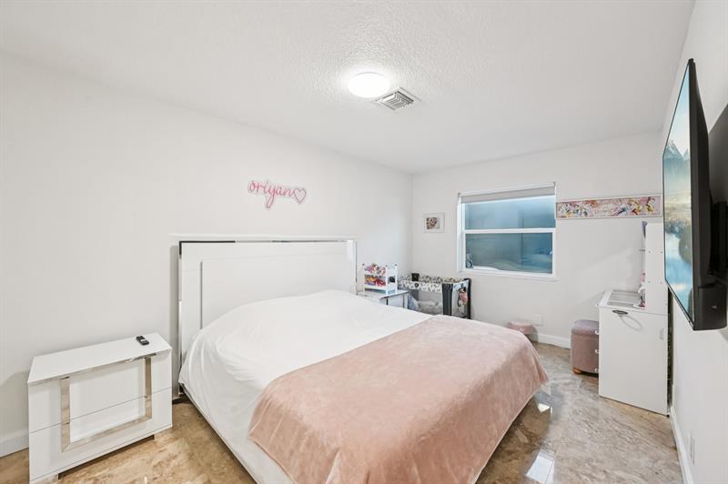 Image 14 of 39 For 600 5th Ct  