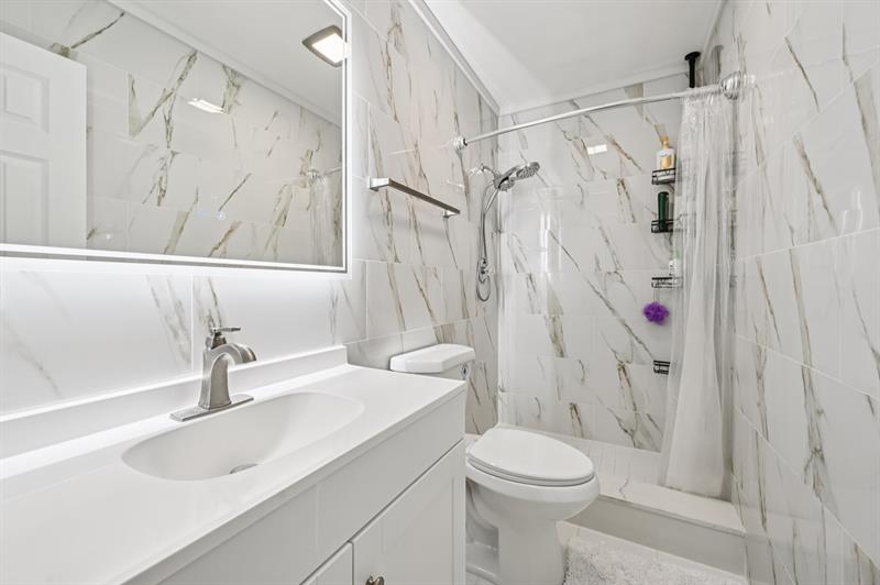 Image 16 of 39 For 600 5th Ct  