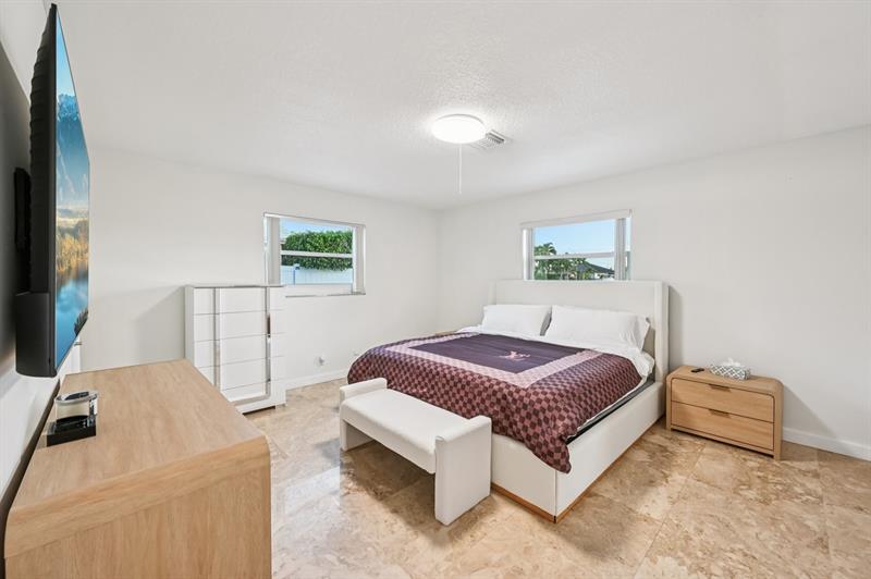 Image 17 of 39 For 600 5th Ct  