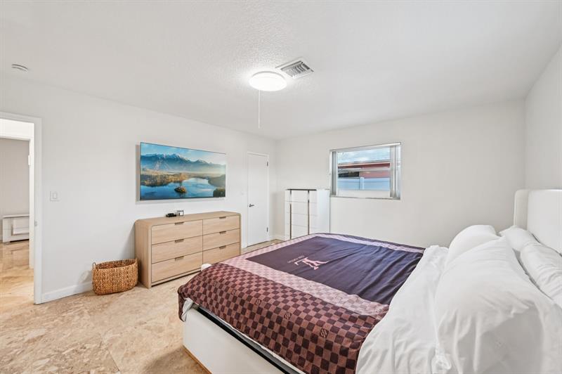 Image 19 of 39 For 600 5th Ct  