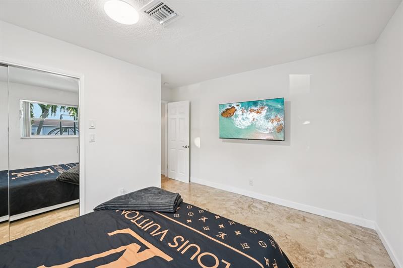 Image 21 of 39 For 600 5th Ct  