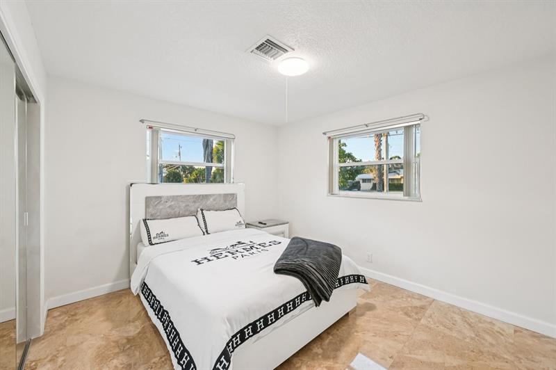 Image 23 of 39 For 600 5th Ct  