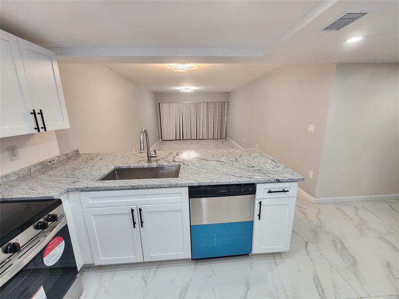 Image 2 of 18 For 485 Pine Island Rd  204