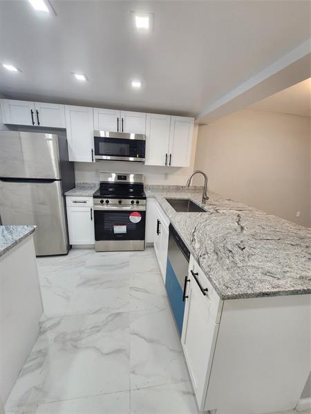 Image 3 of 18 For 485 Pine Island Rd  204