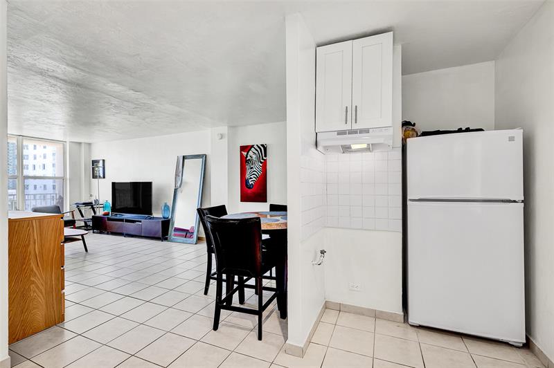 Image 15 of 30 For 1300 Lincoln Rd  D-804