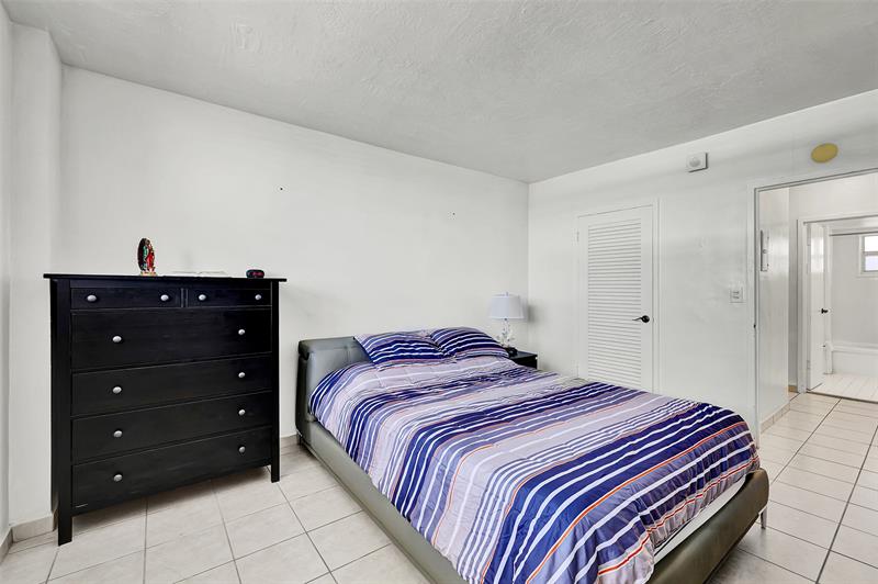 Image 17 of 30 For 1300 Lincoln Rd  D-804