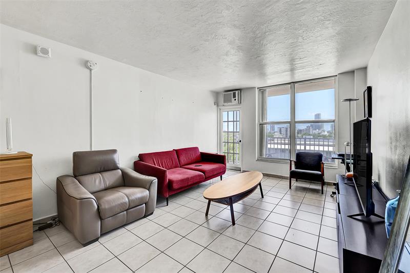 Image 9 of 30 For 1300 Lincoln Rd  D-804