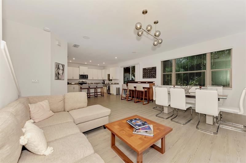 Image 11 of 48 For 2587 Temple Street