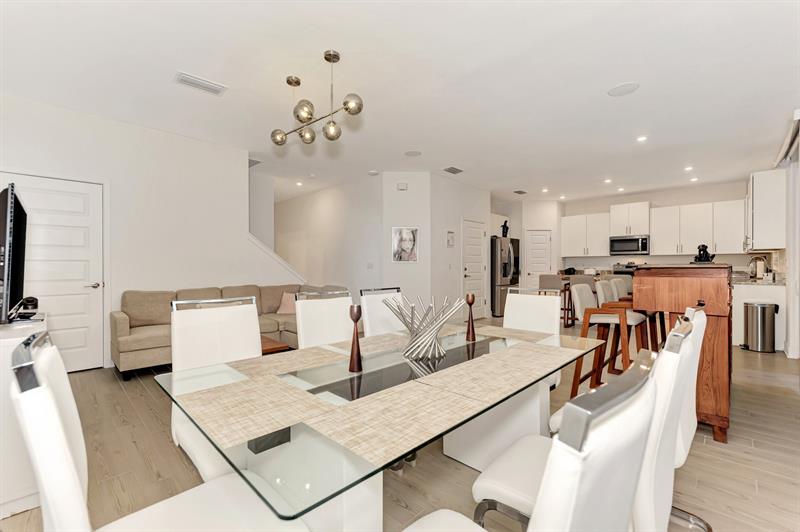 Image 13 of 48 For 2587 Temple Street