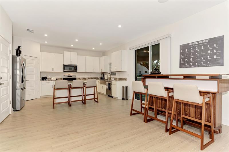 Image 14 of 48 For 2587 Temple Street