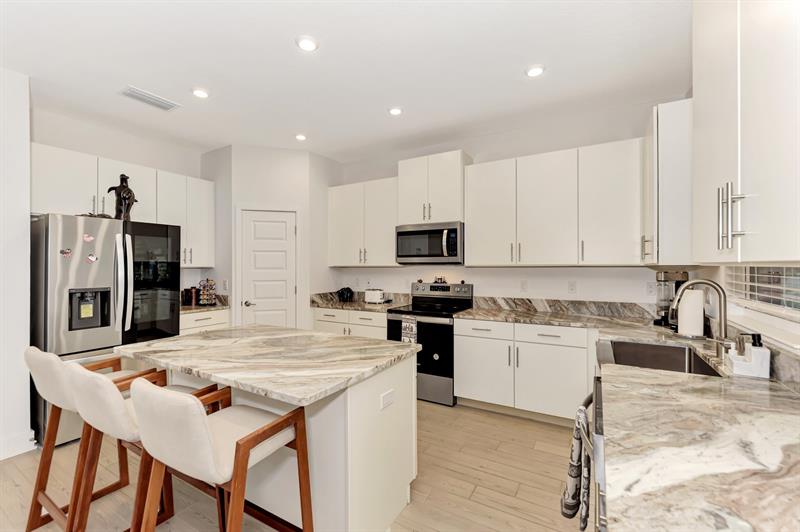 Image 17 of 48 For 2587 Temple Street