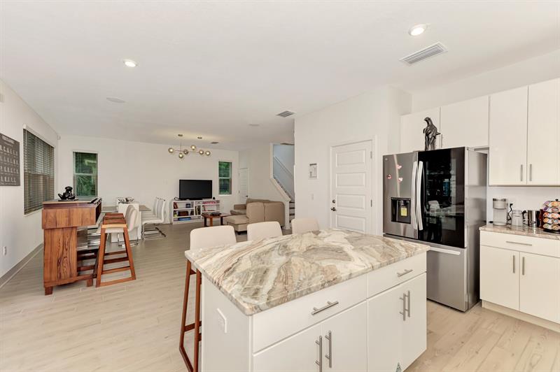 Image 18 of 48 For 2587 Temple Street