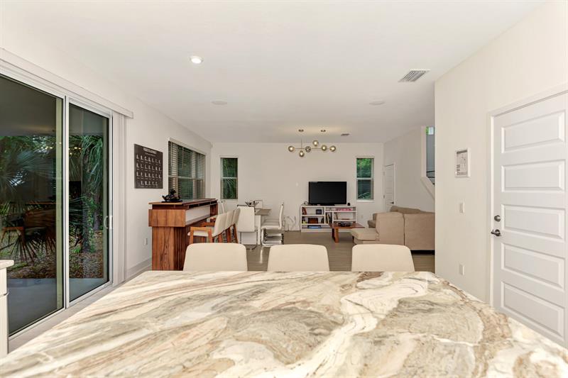 Image 19 of 48 For 2587 Temple Street