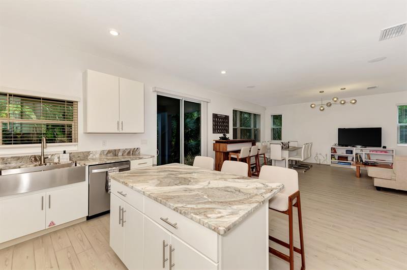 Image 20 of 48 For 2587 Temple Street