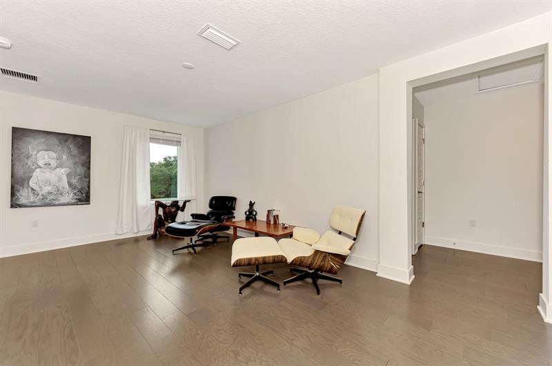 Image 24 of 48 For 2587 Temple Street