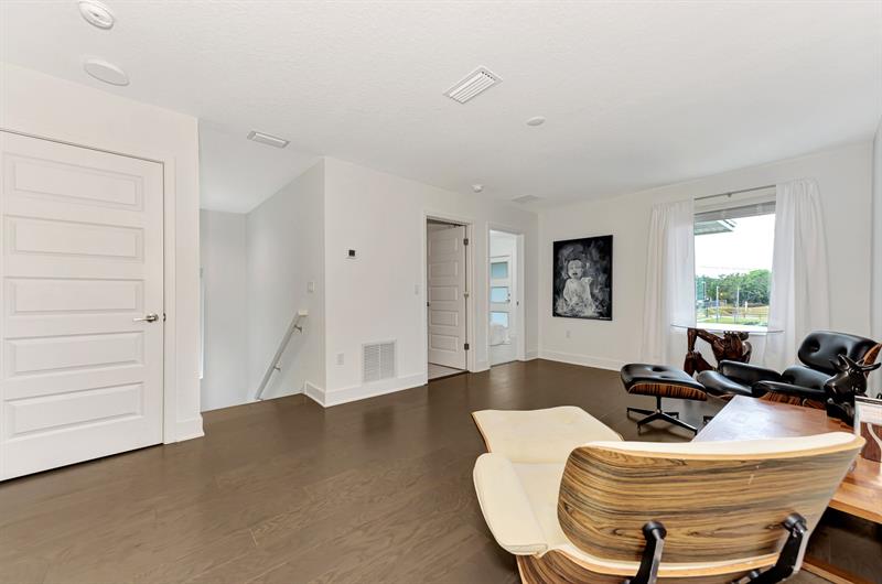 Image 25 of 48 For 2587 Temple Street