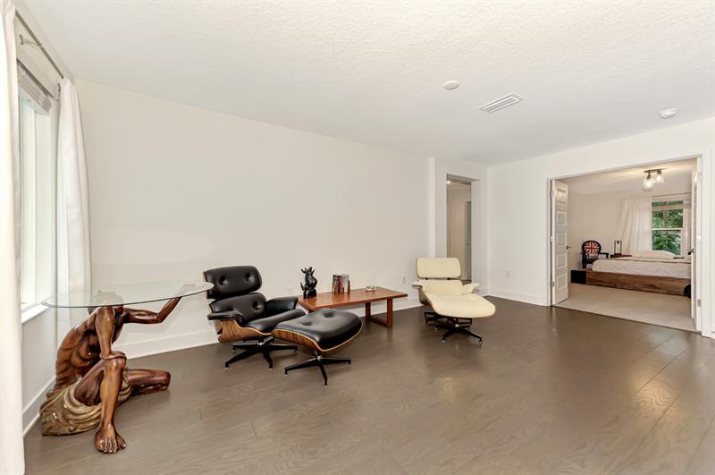 Image 26 of 48 For 2587 Temple Street