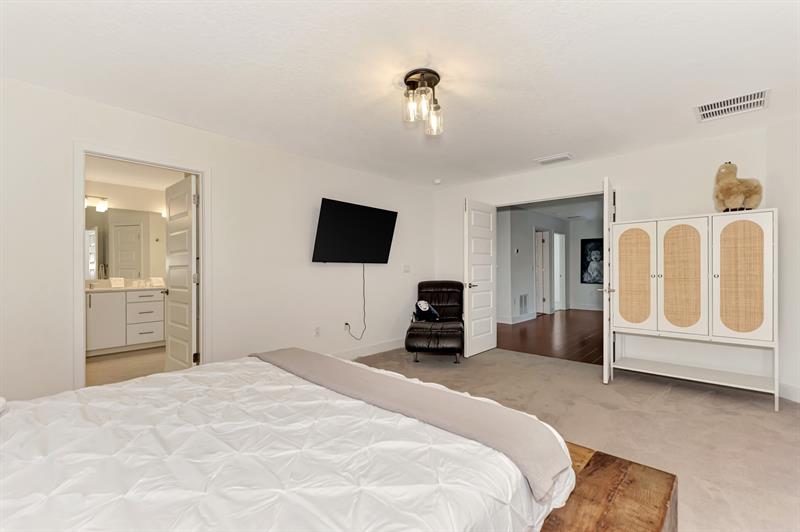 Image 29 of 48 For 2587 Temple Street