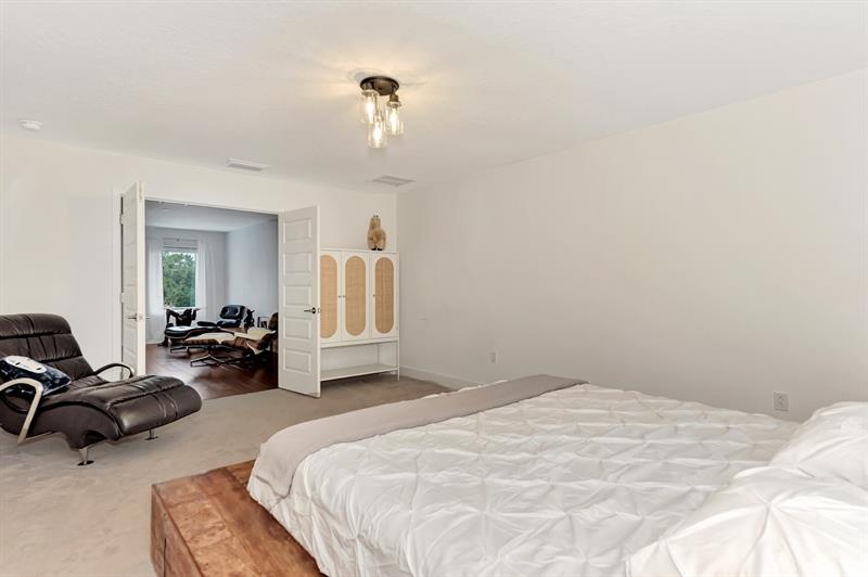 Image 30 of 48 For 2587 Temple Street