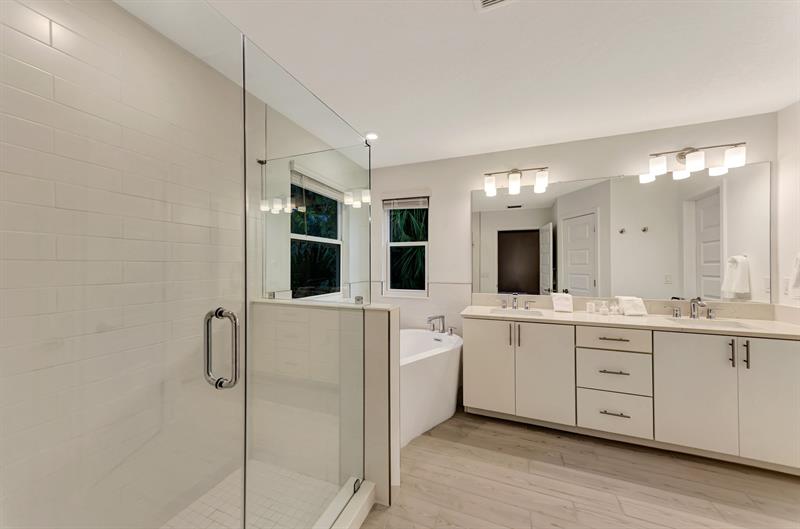 Image 33 of 48 For 2587 Temple Street