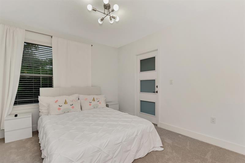 Image 36 of 48 For 2587 Temple Street