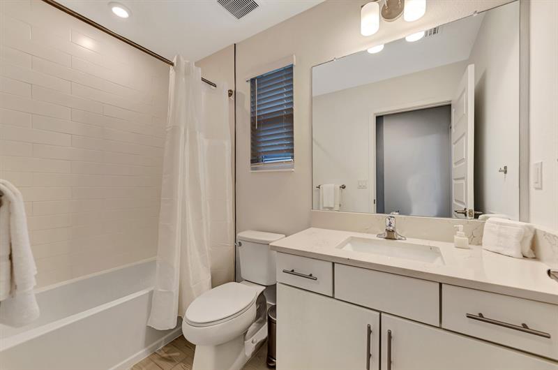 Image 39 of 48 For 2587 Temple Street