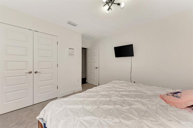 Image 40 of 48 For 2587 Temple Street